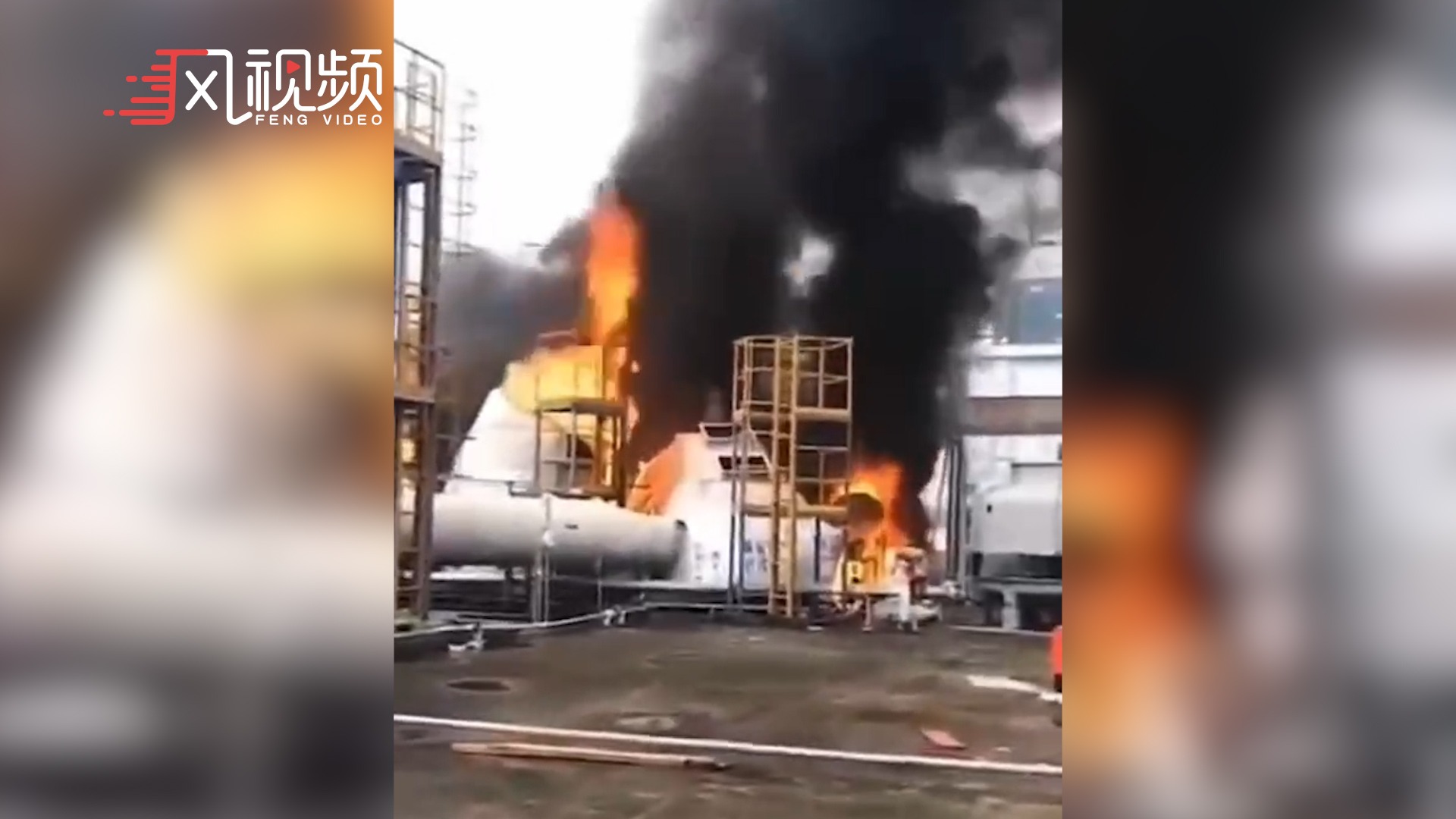 深圳富士康起火：现场黑烟弥漫伴有爆燃声