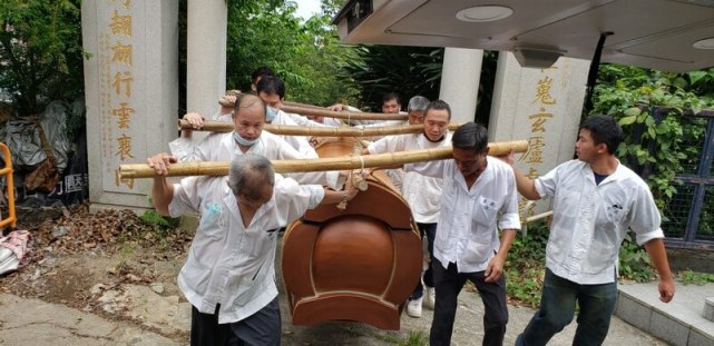 抬棺匠图片