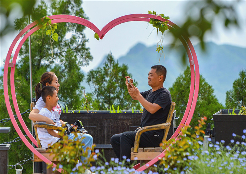 5月30日，游客在河北省邯郸市磁县天保寨景区游玩。