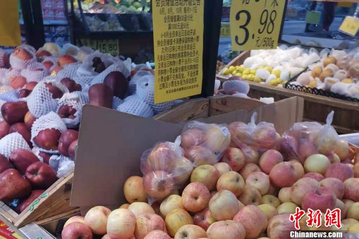 北京市西城区某超市内售卖的糖心苹果。 <a target='_blank' href='http://www.chinanews.com/' >中新网</a>记者 谢艺观 摄