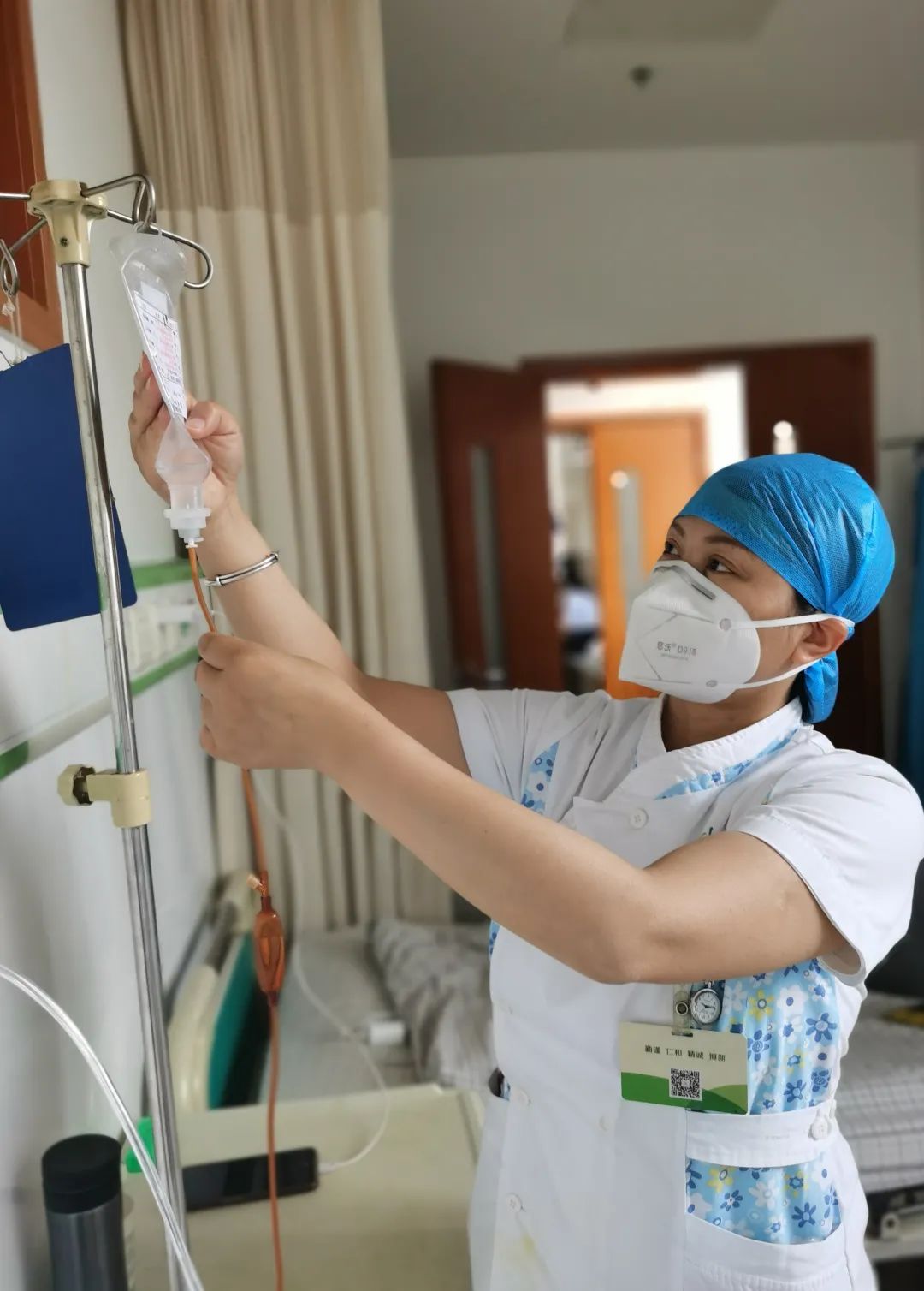 西安市胸科医院：7旬老人写诗赞医护