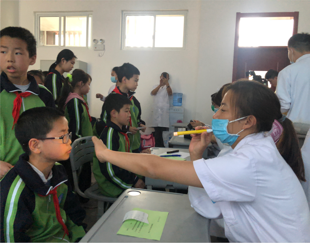 西安市第一医院眼科专家赴铜川为革命根据地儿童献爱心义诊