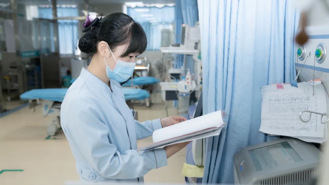 西安市大兴医院杨妮:外柔内刚的“发光女孩”