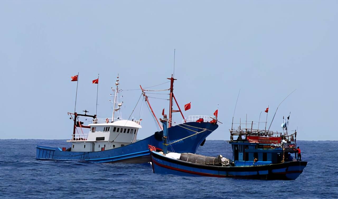放弃底线 美公开抢钱了 出动军舰抢夺中国渔船 出卖伊朗石油 美国 凤凰网军事 凤凰网