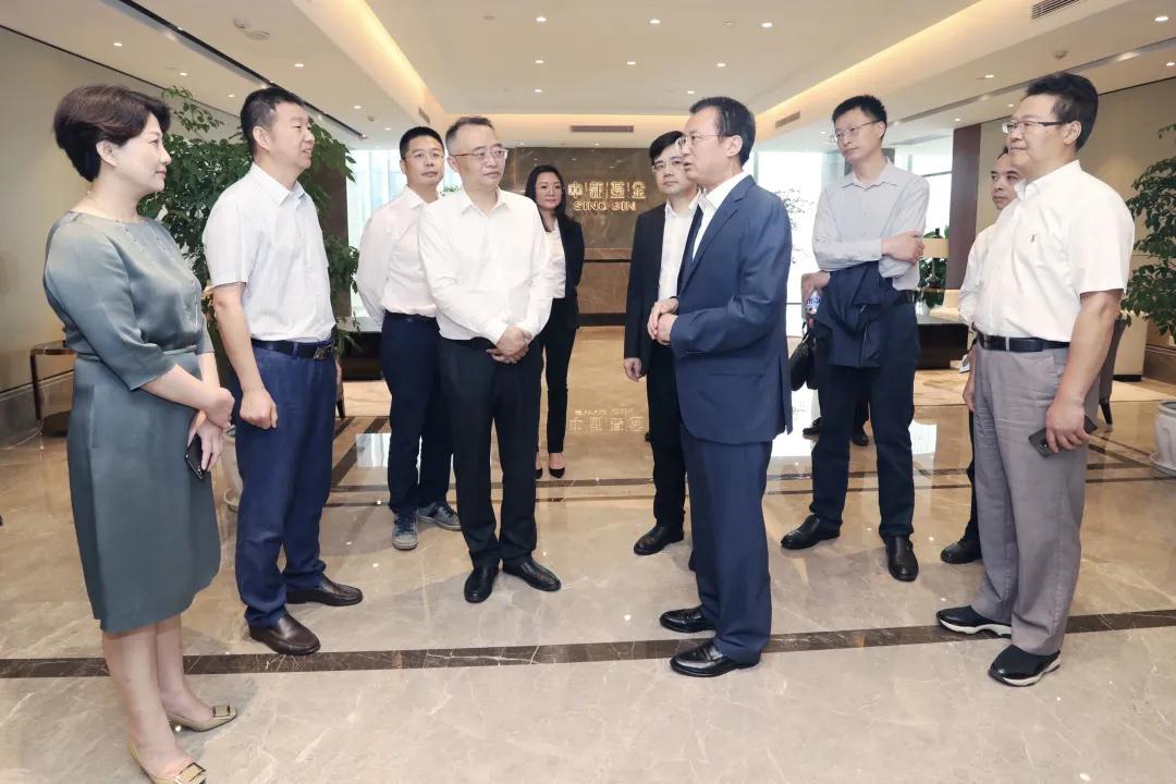 重庆市中新项目管理局党组书记,局长曾菁华率队调研中新金融科技合作