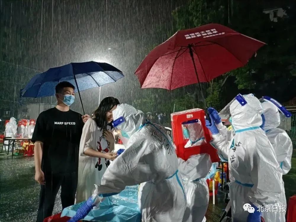 台名嘴拿出广州防疫照片,怒斥台当局:看看他们,你们有管我们死活吗?