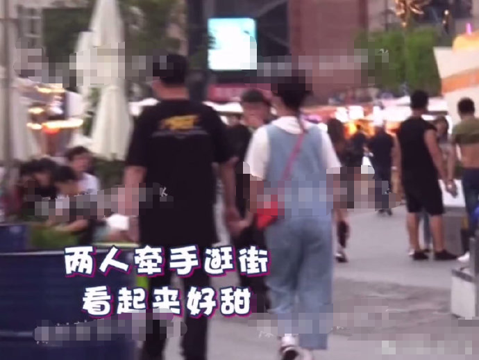 新恋情？阚清子与神秘男生牵手搂腰宛如热恋
