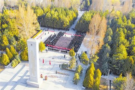 临泽县举行“缅怀革命先烈、激发爱国热情、凝聚奋斗力量”主题教育活动 临泽县委宣传部供图