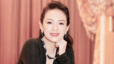 章子怡小时候家境贫苦，回家只能睡客厅的沙发
