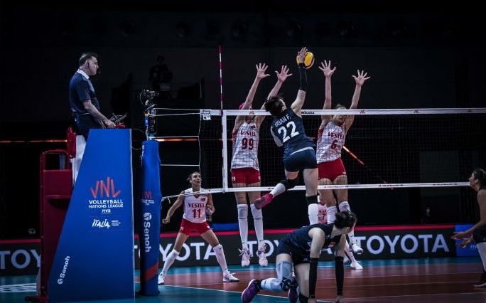 6战3负,两场0-3惨败,中国女排为何输得这么惨?