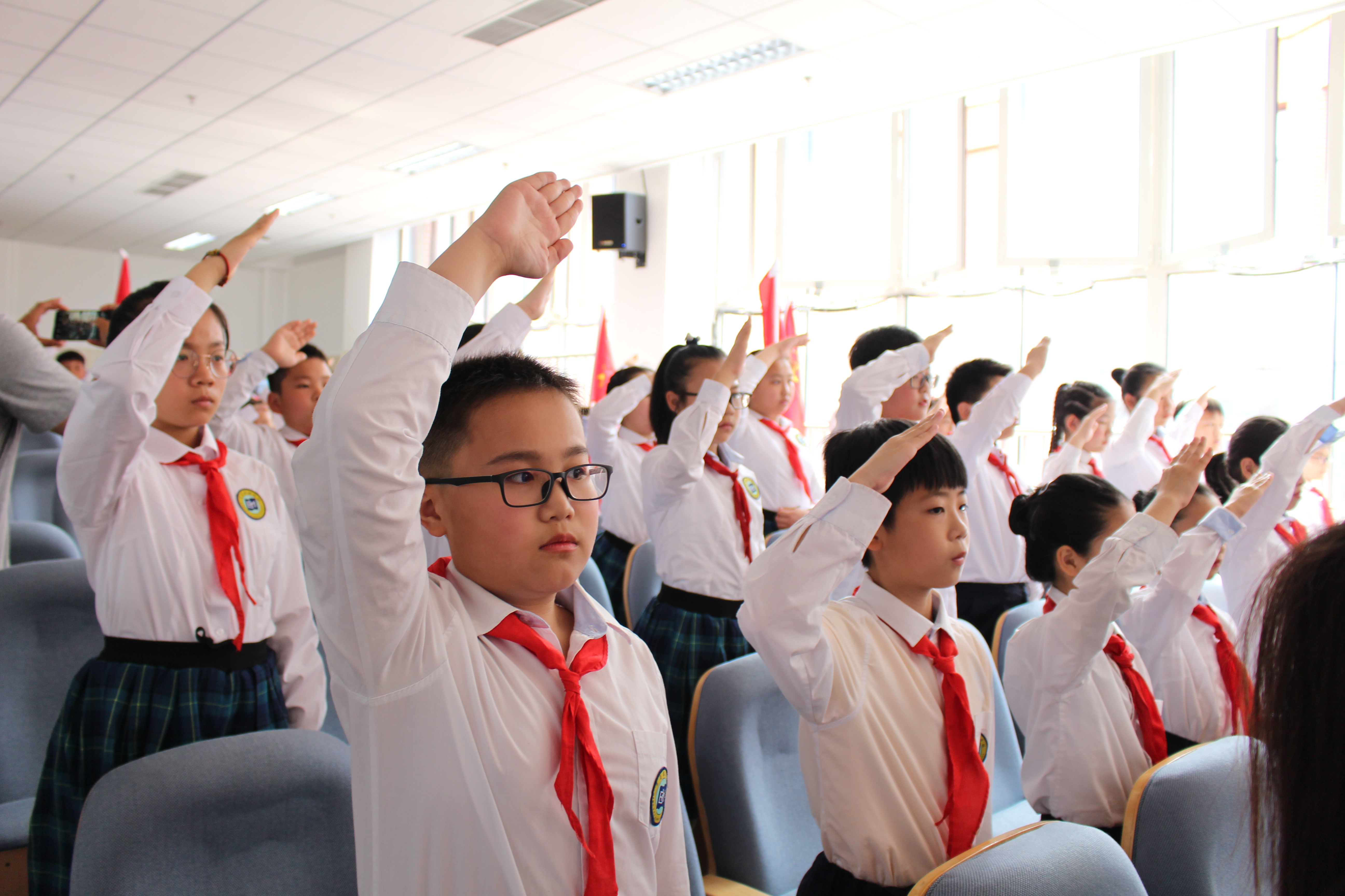 市北区首次分批入队仪式示范活动在青岛滨海学校举行