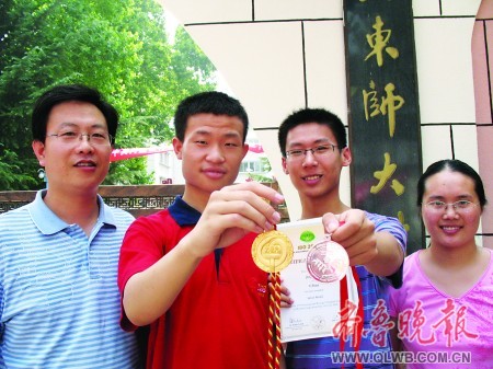 2008年，韦东奕获第49届国际数学奥林匹克竞赛金牌。来源：齐鲁晚报