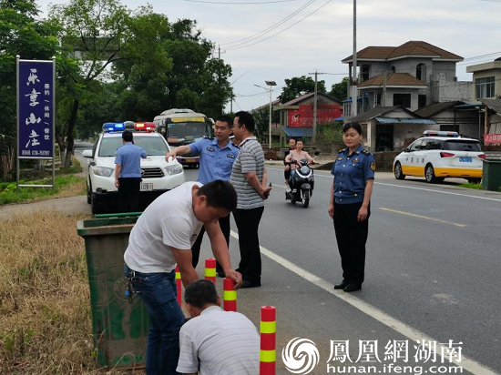 排查过程中,大队发现国道319石门桥镇青龙岗村路段村组与国道交界处