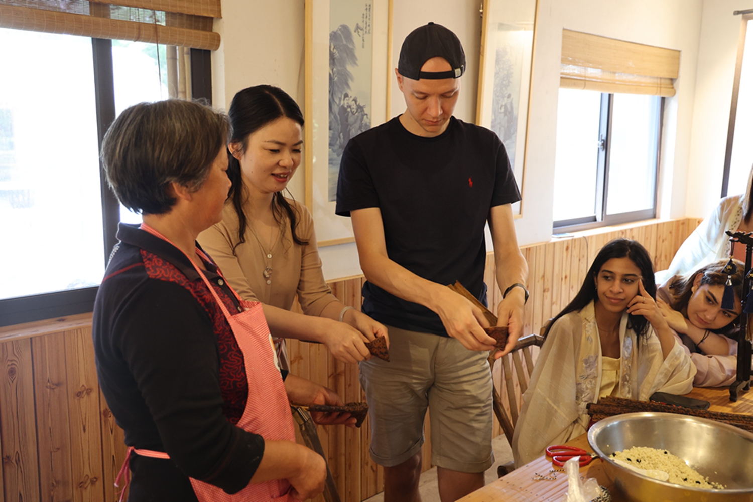 象山：跨文化交流在乡村 品端午风情在墙头