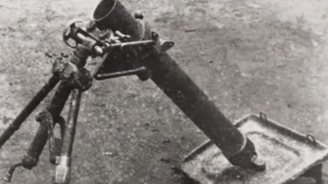 在艰苦的红军时期，刘鼎如何利用简陋的设备制造火炮？