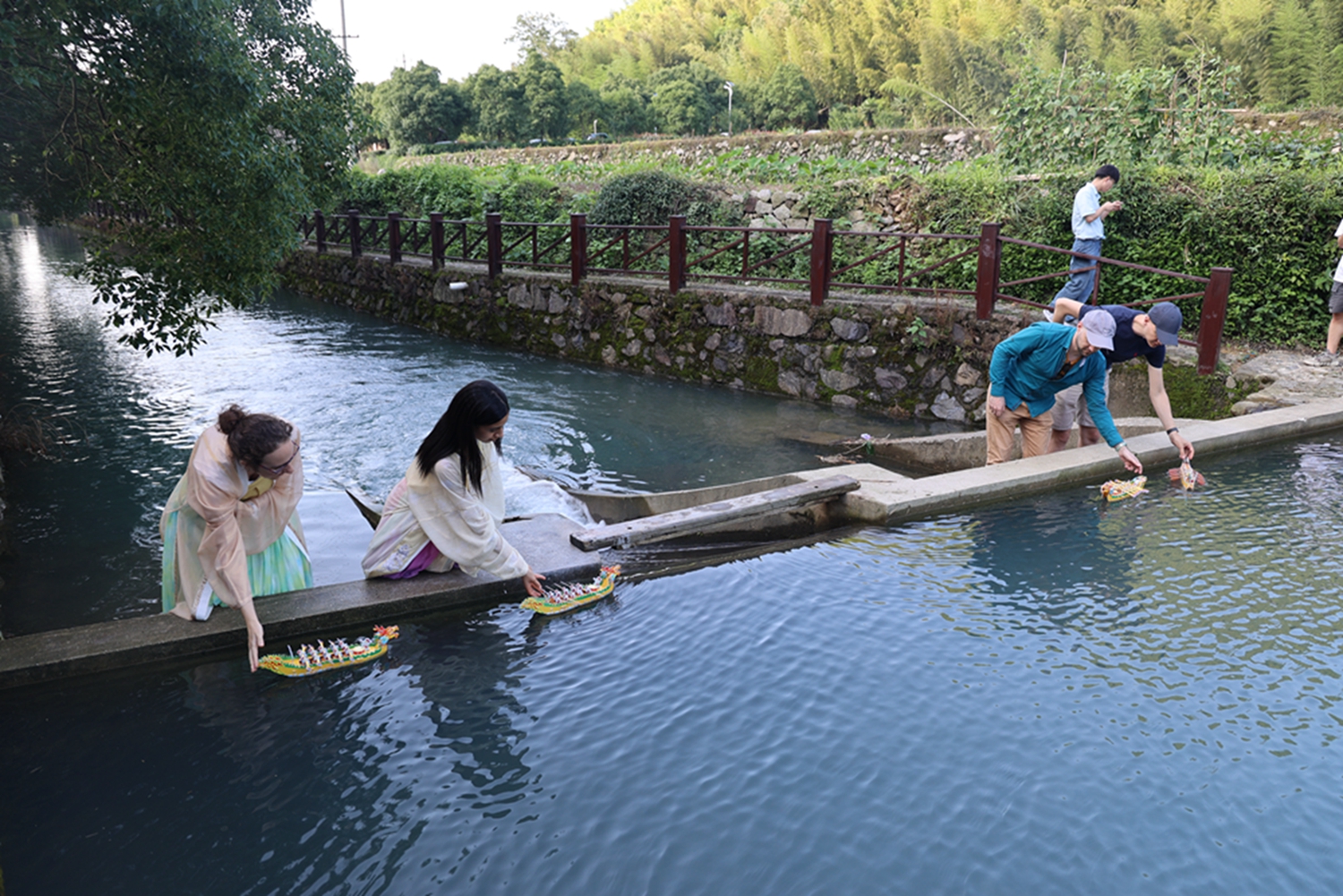 象山：跨文化交流在乡村 品端午风情在墙头