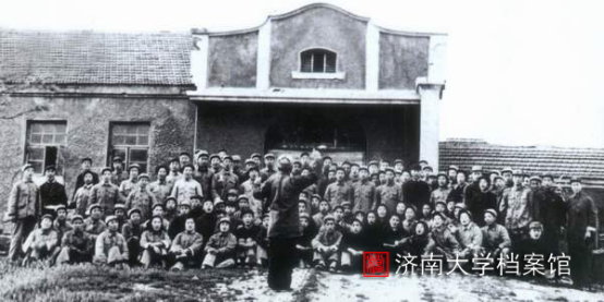 1949年5月，华东财办工矿部博山工业干部学校同学大合唱