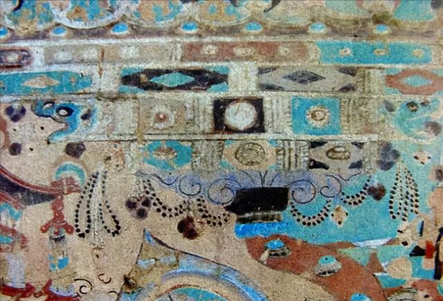 图31、佛殿柱头上重层托木 第231窟 中唐