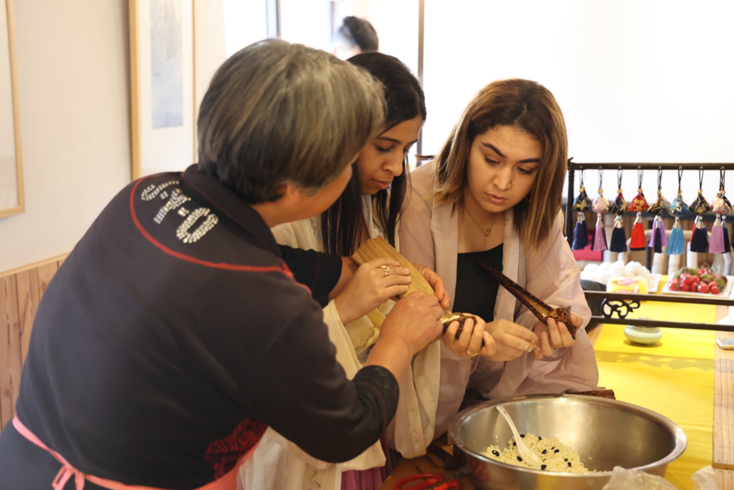 象山：跨文化交流在乡村 品端午风情在墙头