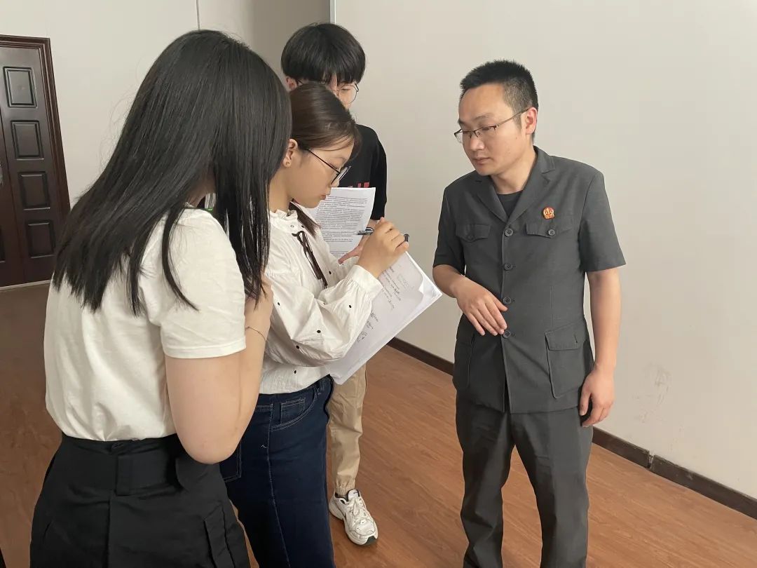 西安市雁塔法院：模拟法庭进校园 法治教育润心田