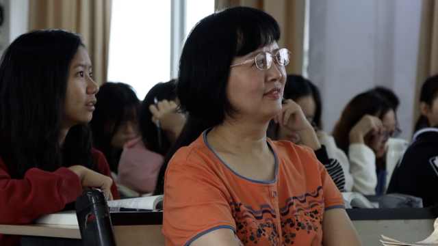 女数学老师不惑之年重新高考学法律:现在学比18岁更合适