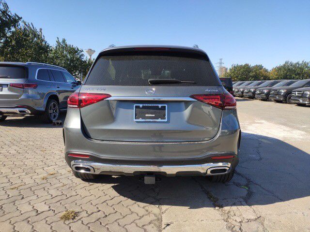 全新amg gle 350内饰方面:amg高性能方向盘 amg高性能方向盘由黑色