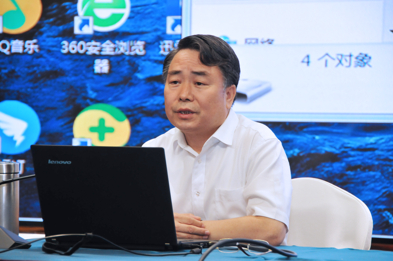 会上,孟庆伟从安全事故的责任追究,规范化安全生产工作流程等角度,以