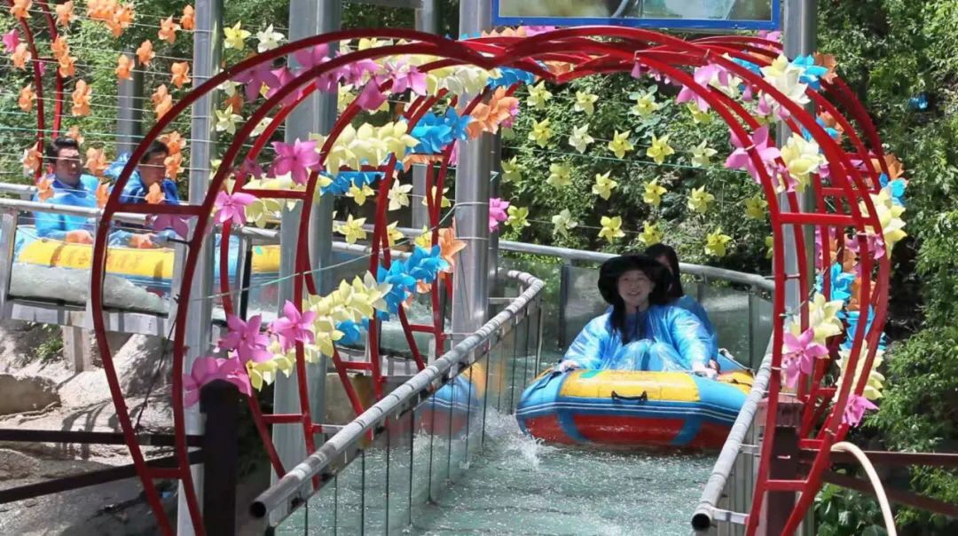豫中南七市旅游代表在鲁山画眉谷景区体验高空水滑道