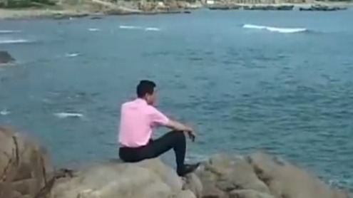 王明殿两年时间接待了近300名求助者，从起初的自责同情逐渐变得有些麻木