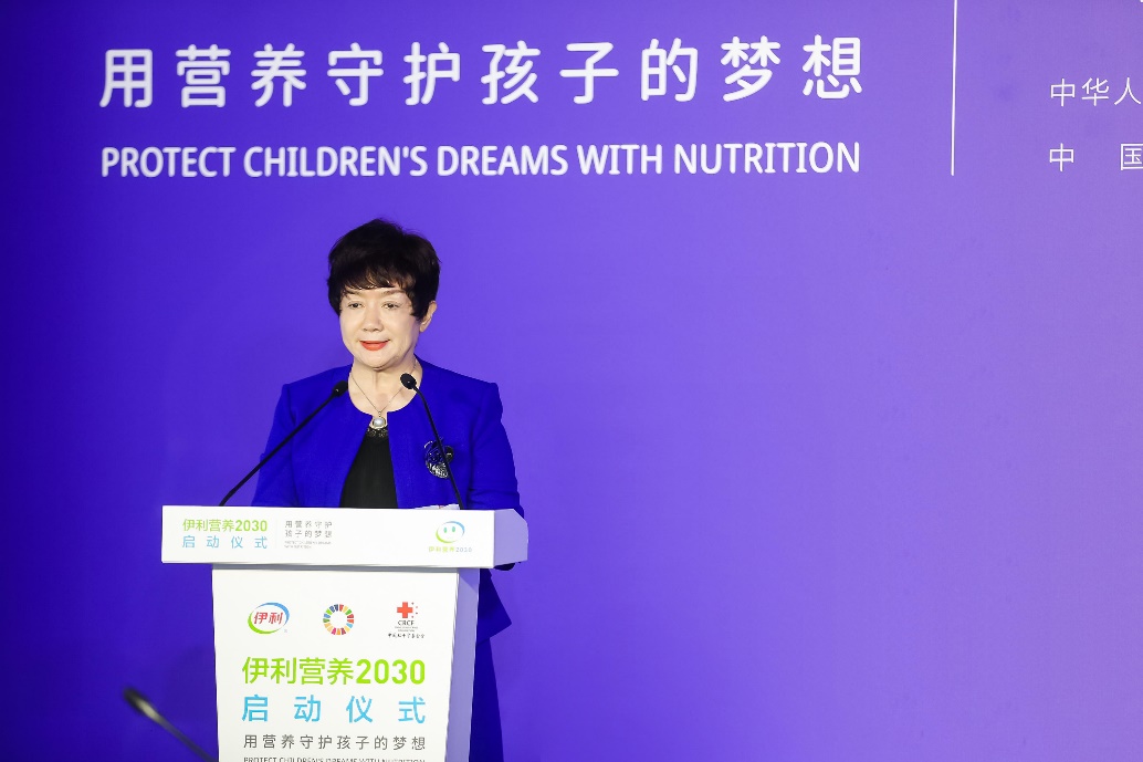 (中国奶业协会副会长兼秘书长刘亚清女士现场致辞)