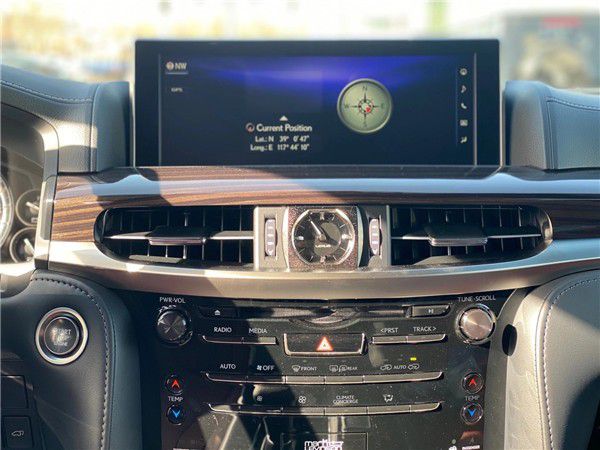 21款雷克萨斯LX570火爆开售国六折扣价 