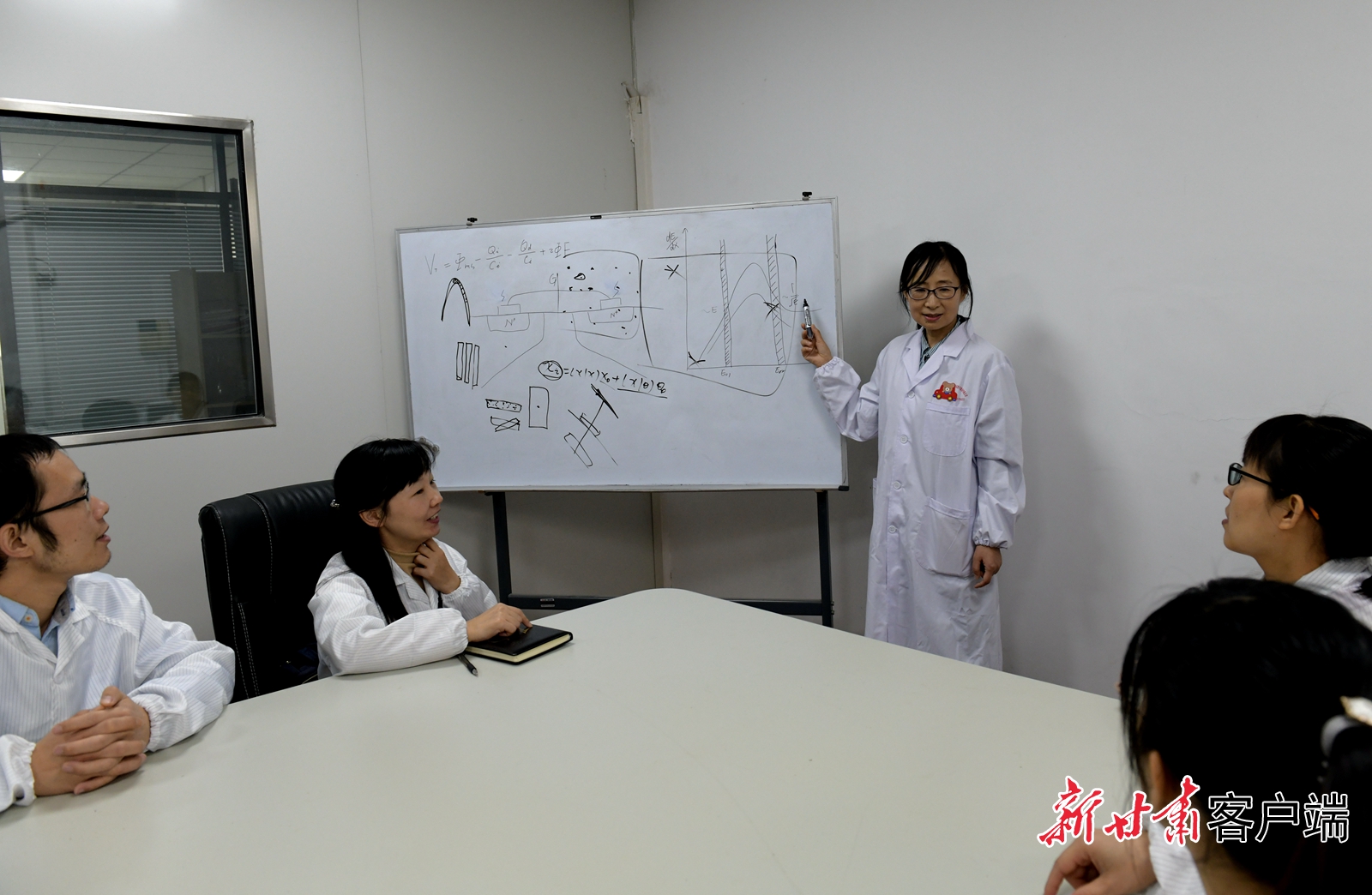 深入探讨粒子与材料相互作用机理及重离子潜径迹形成机制