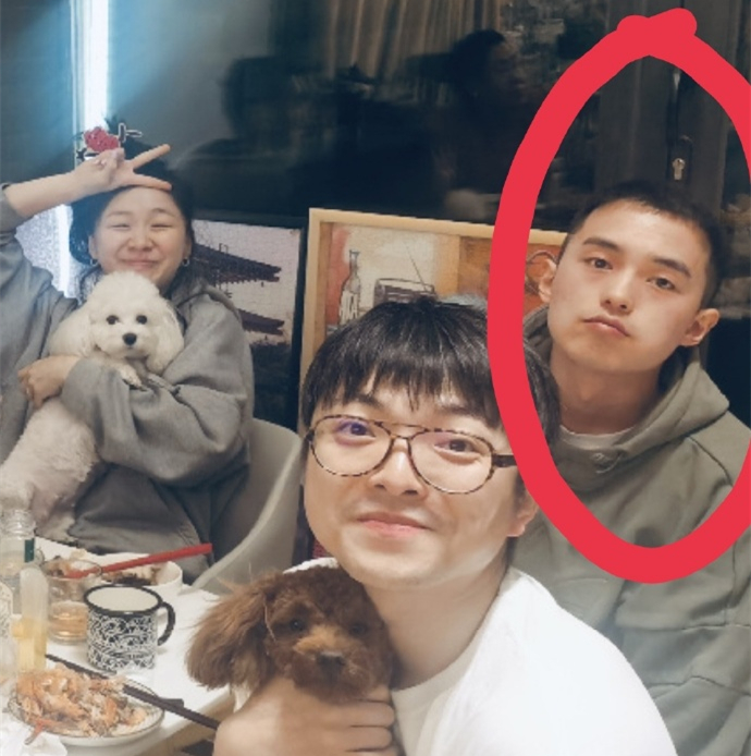 cp粉哭了!金靖男友曝光不是李佳琦,戴情侣戒指或已同居