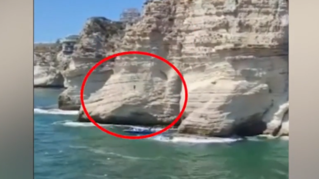 外国男子从悬崖跳海，迎头撞上游船当场死亡