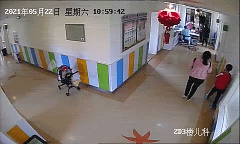 发生昏厥后，就近的医护人员闻讯赶来