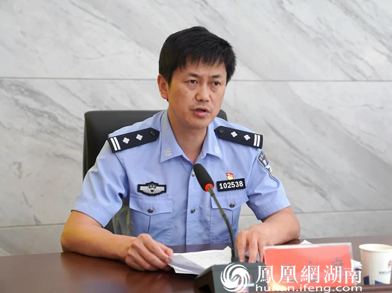 吴志伟宣读《常德市公安机关庆祝建党100周年安保维稳工作二十条特护举措》