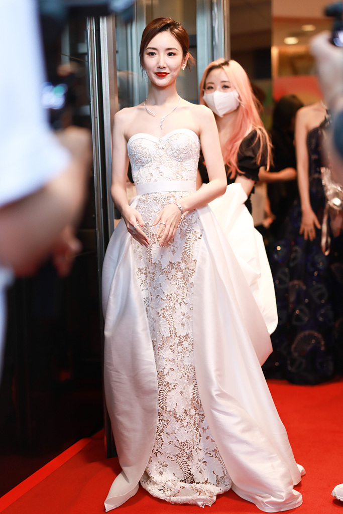 2021年6月10日,上海,第27届上海电视节白玉兰奖红毯.