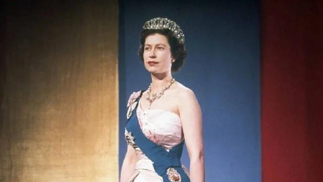 牛津大学投票拆除英国女王画像 保皇派：居心叵测！