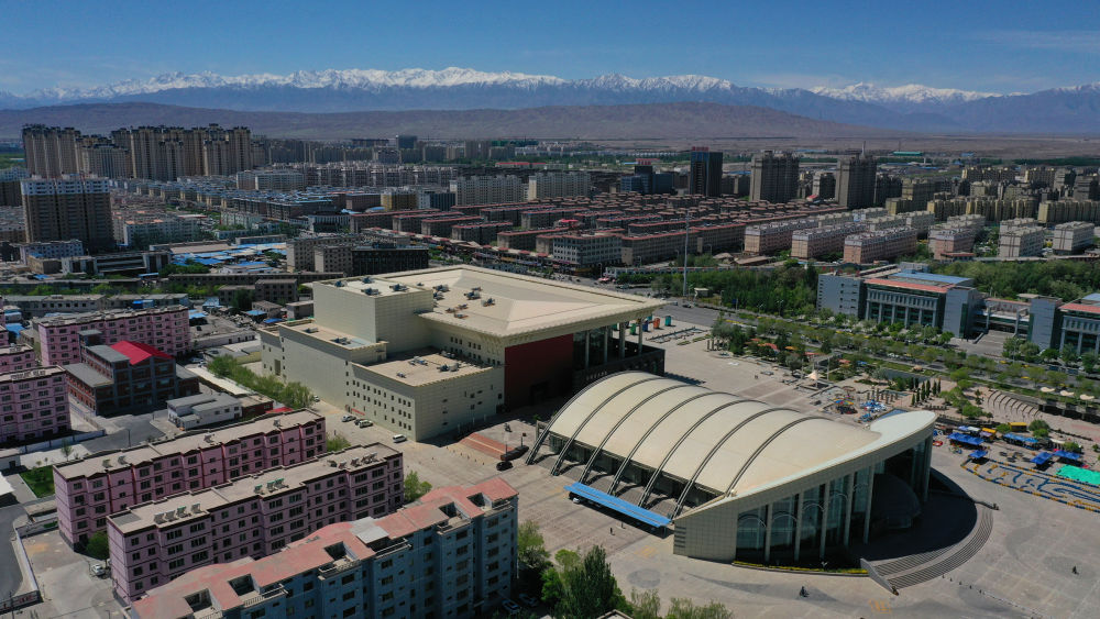 嘉峪关市大剧院 雷昉谕 摄