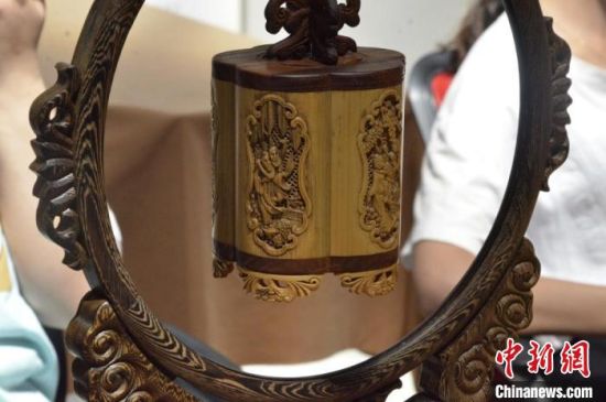 图为甘肃“非遗”——天水竹雕。　李亚龙　摄