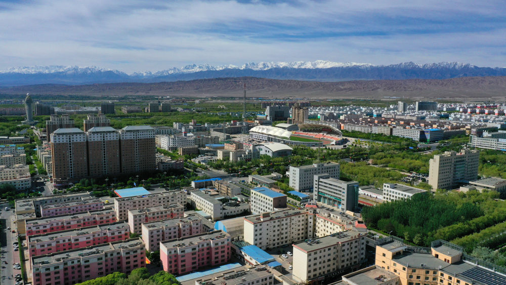 嘉峪关市体育场 雷昉谕 摄