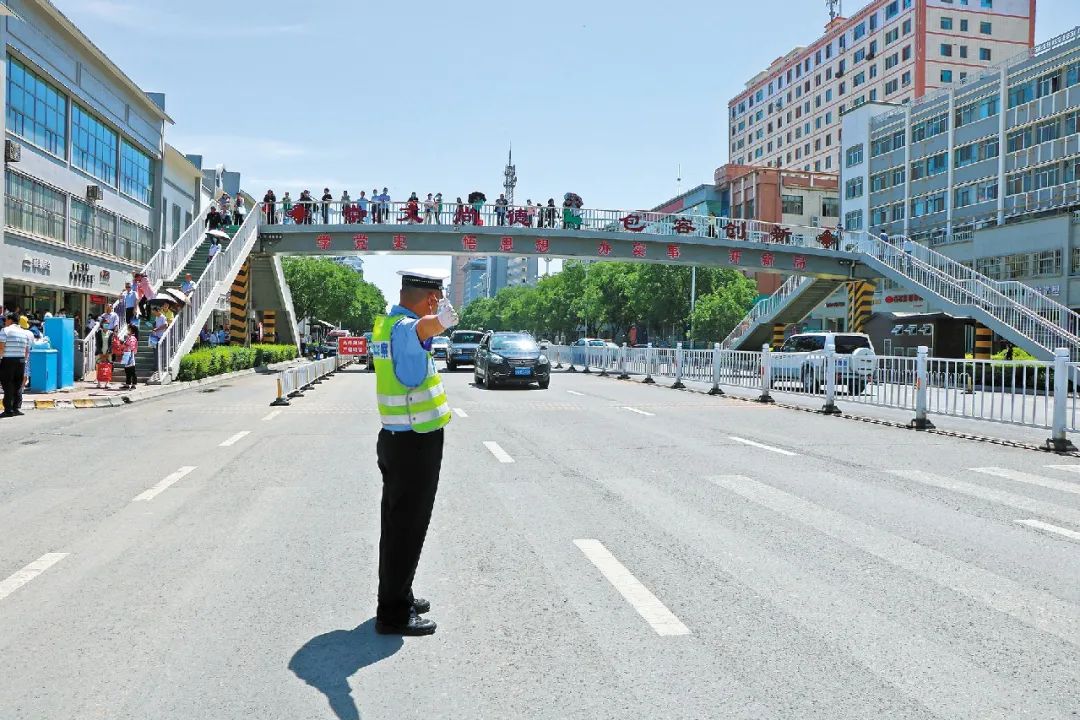 交警指挥疏导