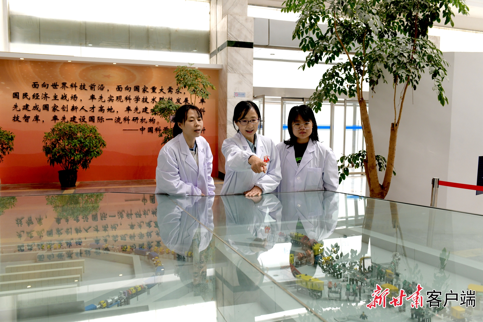 讲解兰州重离子加速器大科学装置