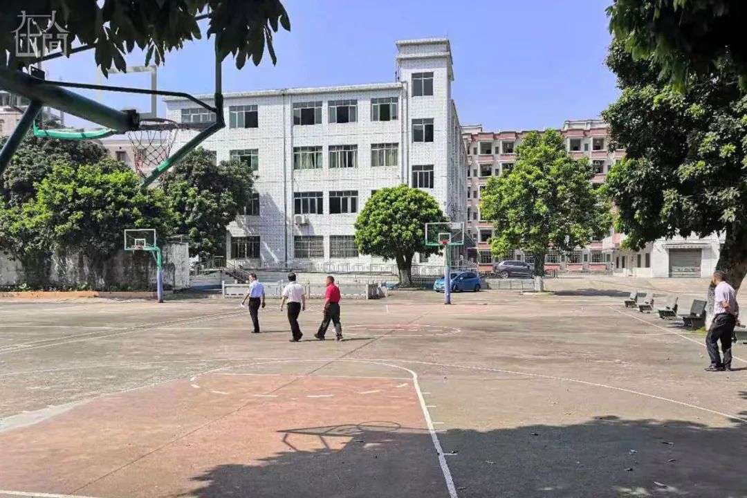 在人间 | 县城高中:“好学生”逃离,“优质教师”出走