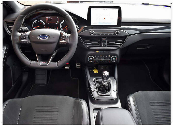 福特新款福克斯实拍升级23t引擎车身加长空间更宽敞