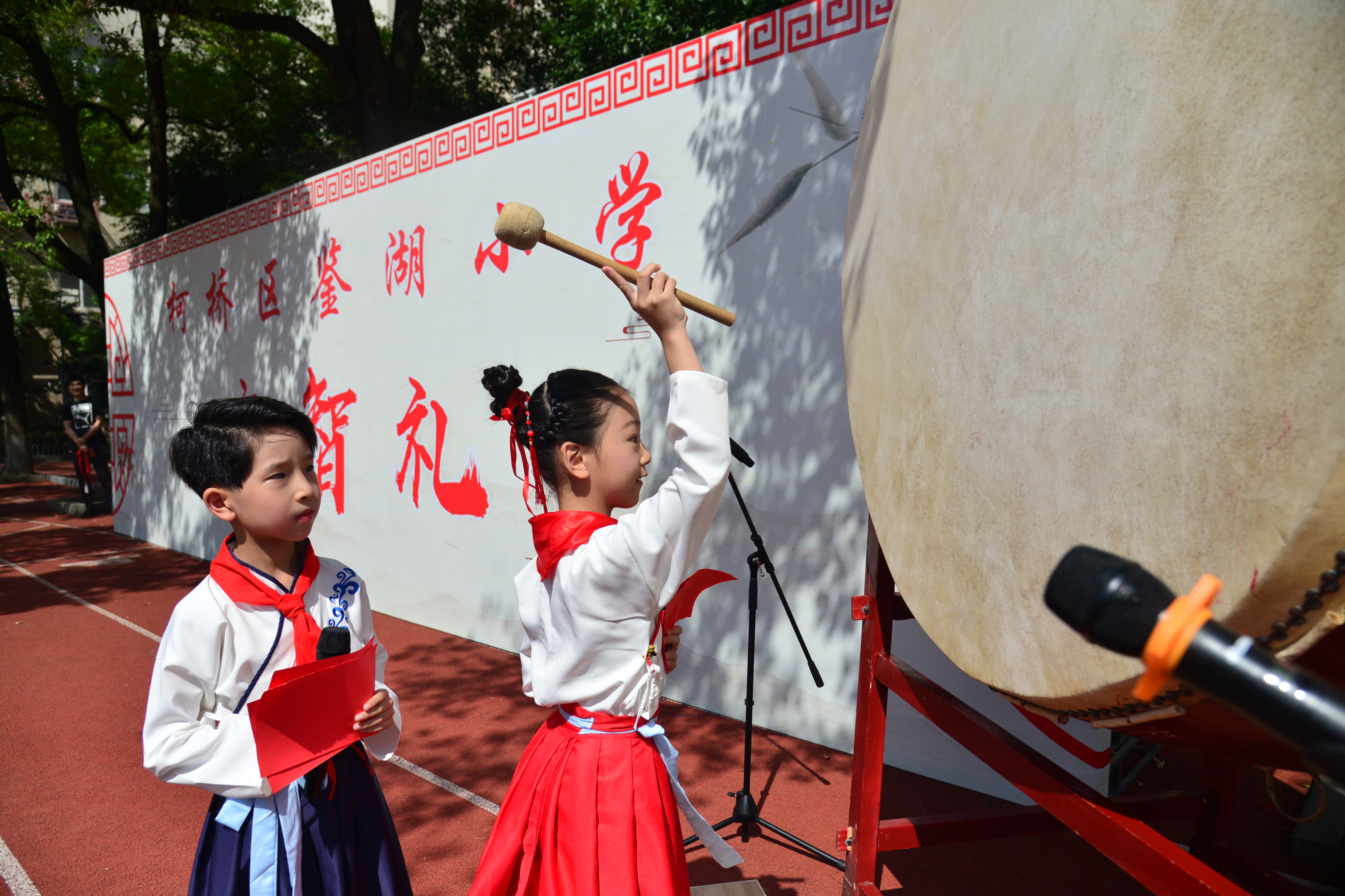 正衣冠,过文枢……柯桥鉴湖小学举办"古风"成长礼