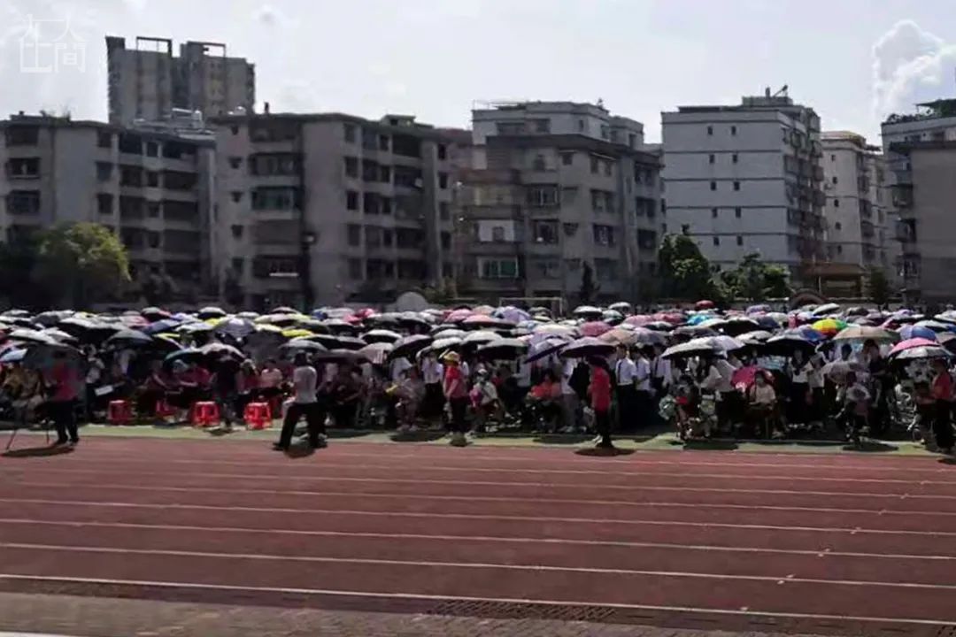 在人间 | 县城高中:“好学生”逃离,“优质教师”出走