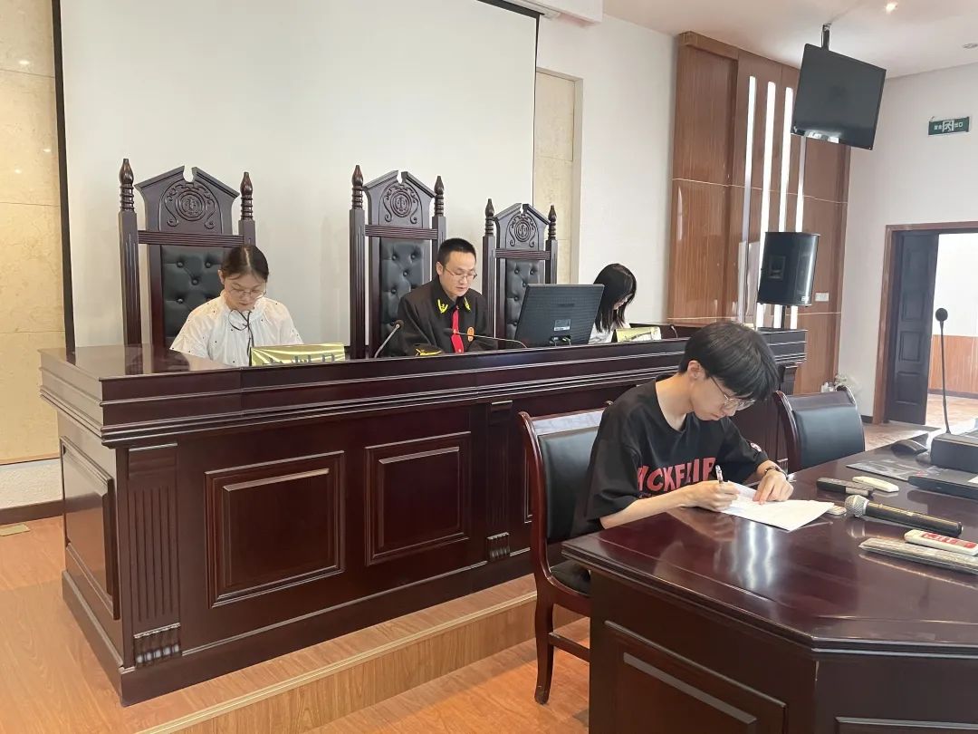 西安市雁塔法院：模拟法庭进校园 法治教育润心田