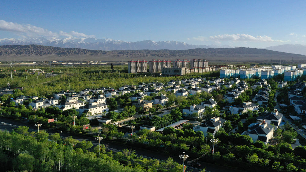 嘉峪关市碧波园居民小区 雷昉谕 摄