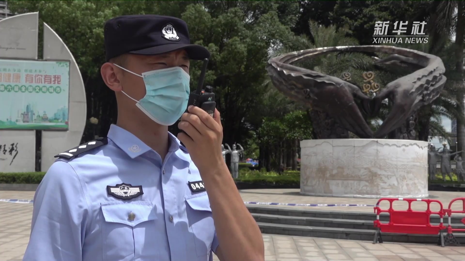 广州60架无人机高空喊话 提醒市民戴好口罩